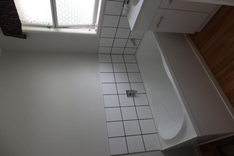 Photo of property in 281 Shakespeare Street, Leamington, Cambridge, 3432