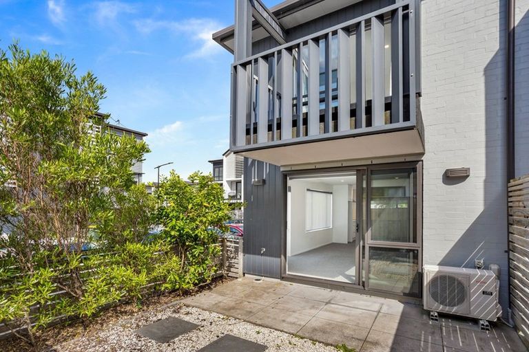 Photo of property in 41 Carder Court, Hobsonville, Auckland, 0618