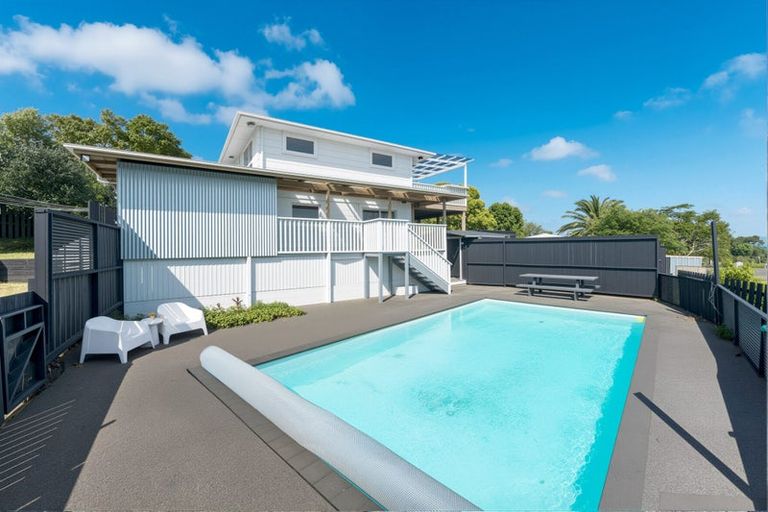 Photo of property in 34 Cyclarama Crescent, Massey, Auckland, 0614