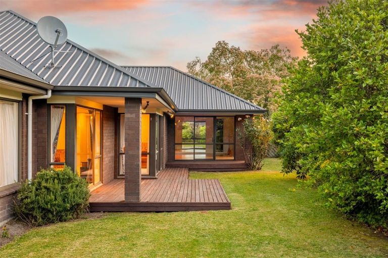 Photo of property in 81 Apsley Drive, Avonhead, Christchurch, 8042