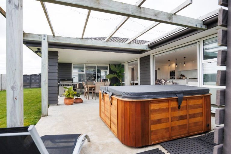 Photo of property in 25 Dogwood Way, Milson, Palmerston North, 4414