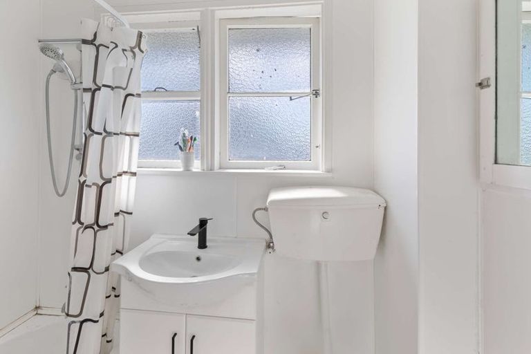 Photo of property in 75 Swiss Avenue, Gonville, Whanganui, 4501