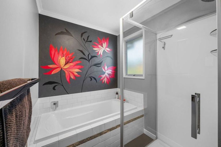 Photo of property in 25 Felgrove Street, Glendene, Auckland, 0602