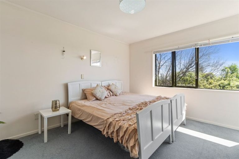 Photo of property in 36 Ewhurst Place, Goodwood Heights, Auckland, 2105