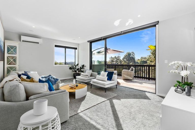 Photo of property in 30a Bernard Magnus Lane, Greenhithe, Auckland, 0632