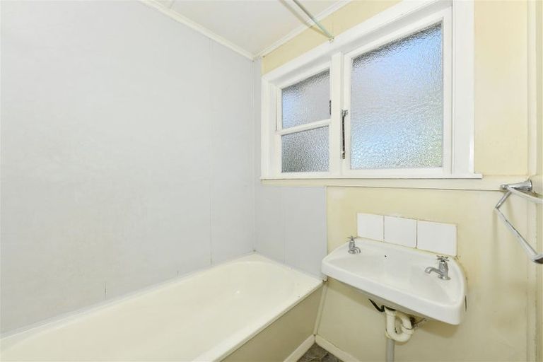 Photo of property in 9 Attlee Crescent, Bryndwr, Christchurch, 8053
