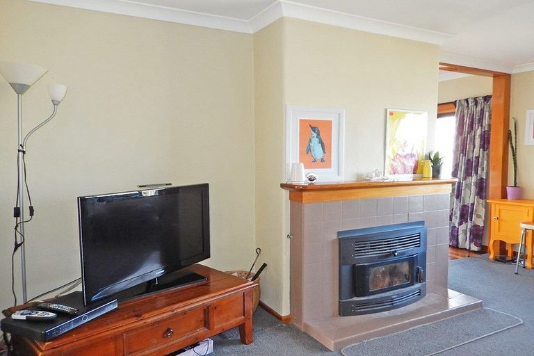 Photo of property in 9 Selwyn Street, South Hill, Oamaru, 9400
