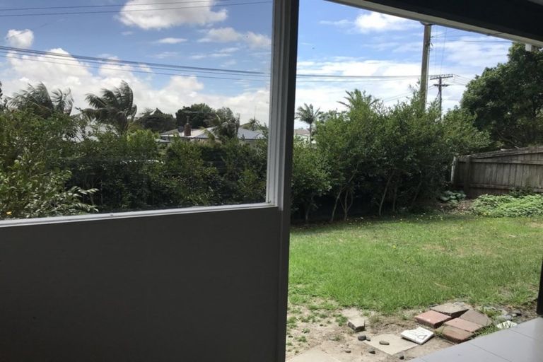 Photo of property in 1/14 Amberley Avenue, Te Atatu South, Auckland, 0610