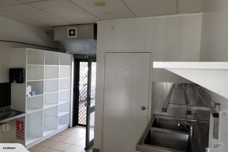 Photo of property in 4/80 Gunner Drive, Te Atatu Peninsula, Auckland, 0610