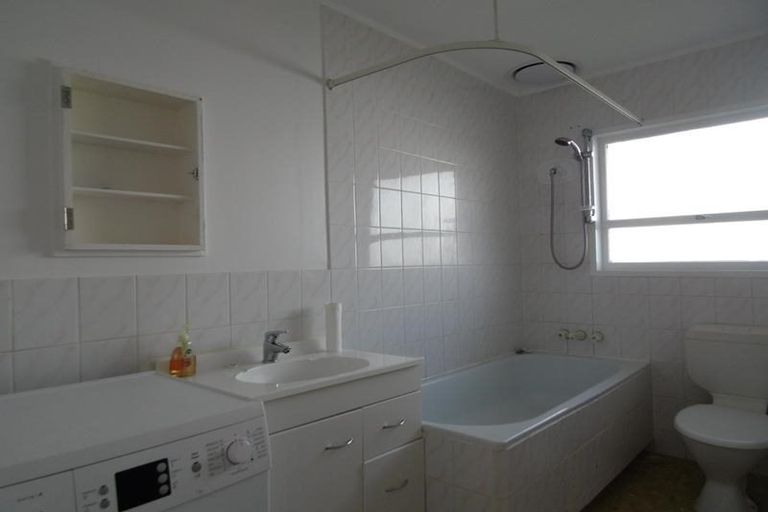 Photo of property in 170c Queen Street, Northcote Point, Auckland, 0627