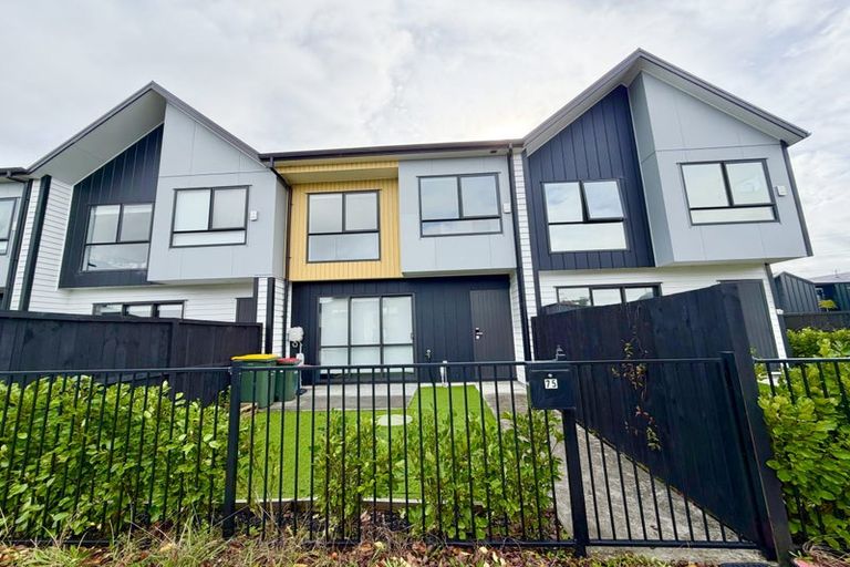 Photo of property in 75 Papatupu Way, Kumeu, 0810