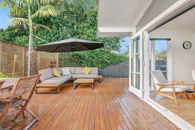 Photo of property in 1/29 Bruce Road, Glenfield, Auckland, 0629