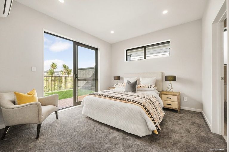 Photo of property in 31 Matahae Crescent, Wainui, 0932