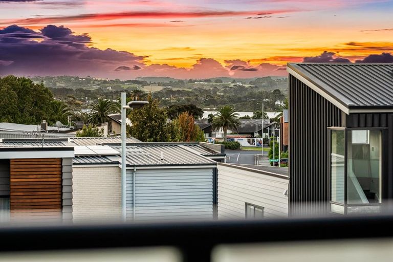 Photo of property in 3/20 Kerewhenua Crescent, Hobsonville, 0616