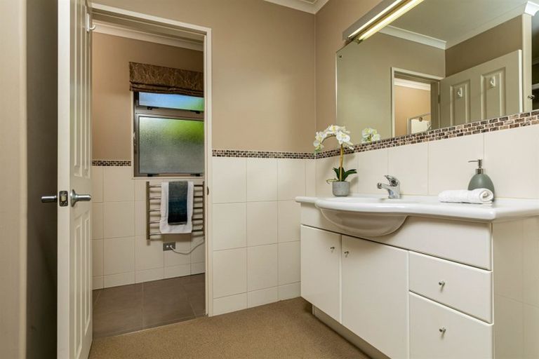 Photo of property in 6 Orchard Lane, Huapai, Kumeu, 0810