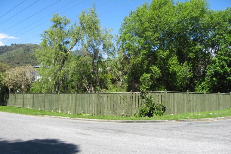 Photo of property in 28 Buller Street, Picton, 7220