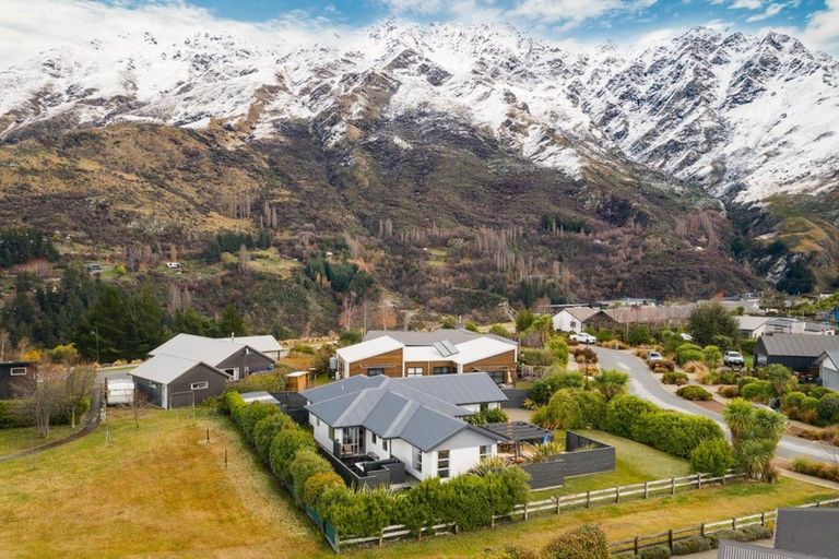 Photo of property in 6 Evening Star Road, Arthurs Point, Queenstown, 9371