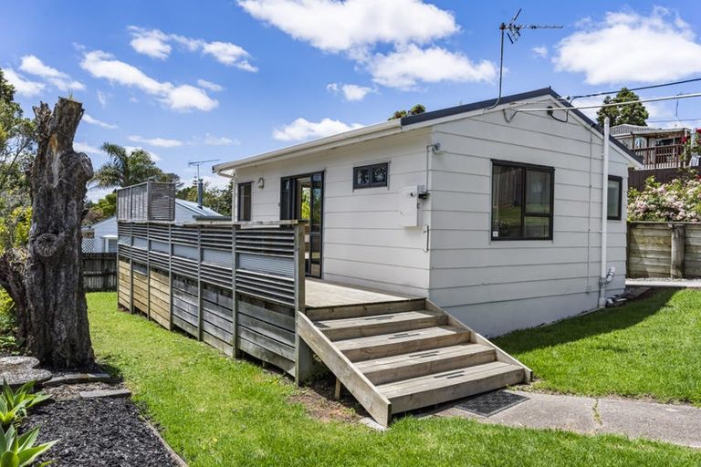 Photo of property in 2/20 Helena Street, Massey, Auckland, 0614
