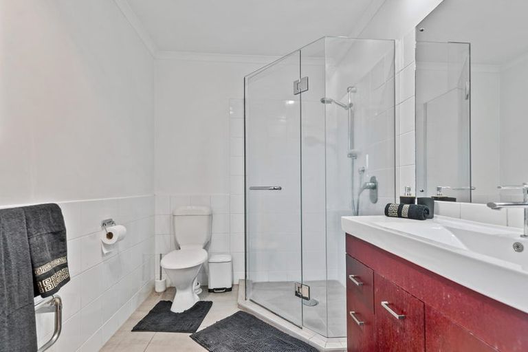 Photo of property in 34 Vermeer Place, West Harbour, Auckland, 0618