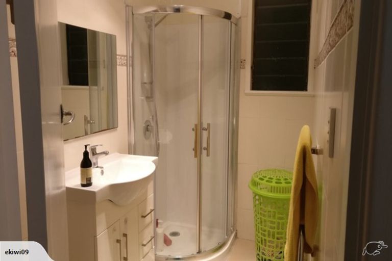 Photo of property in 28 Blease Street, New Lynn, Auckland, 0600