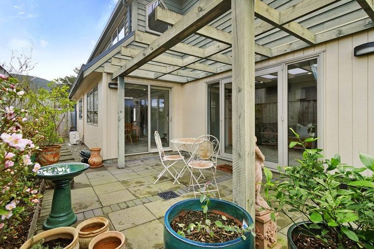 Photo of property in 12 Cambridge Street, Tawa, Wellington, 5028