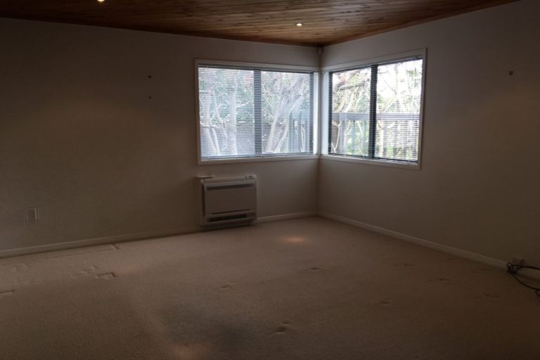 Photo of property in 3 Beulah Avenue, Rothesay Bay, Auckland, 0630