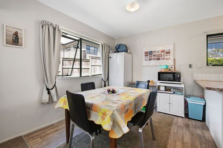 Photo of property in 68 Matija Place, Red Beach, 0932