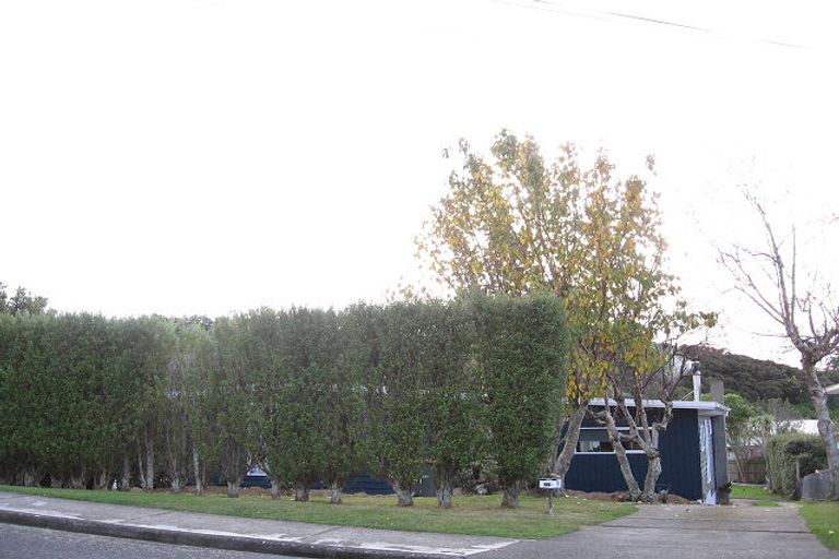 Photo of property in 20 Kaitawa Crescent, Paraparaumu, 5032