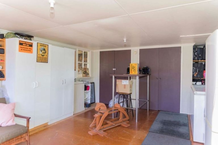 Photo of property in 17 Smith Street, Dannevirke, 4930