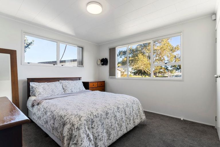 Photo of property in 24 Mandarin Place, Half Moon Bay, Auckland, 2012