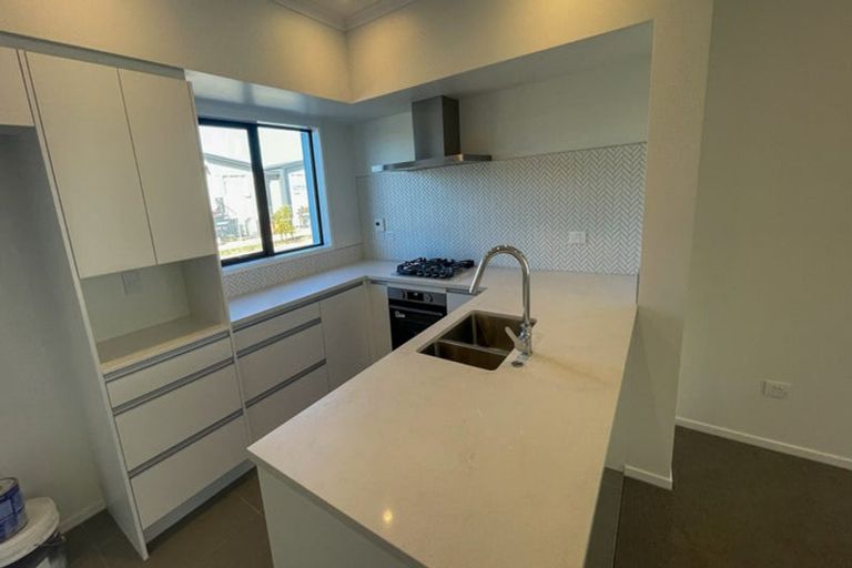 Photo of property in 26 Manarini Road, Westgate, Auckland, 0614