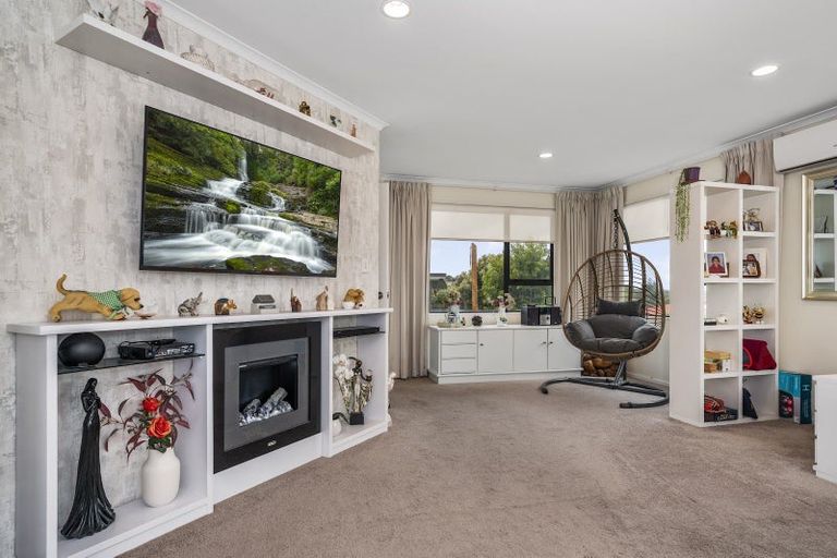 Photo of property in 15 Maddison Place, Welcome Bay, Tauranga, 3112