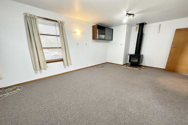 Photo of property in 17 Fairmile Place, Russley, Christchurch, 8042