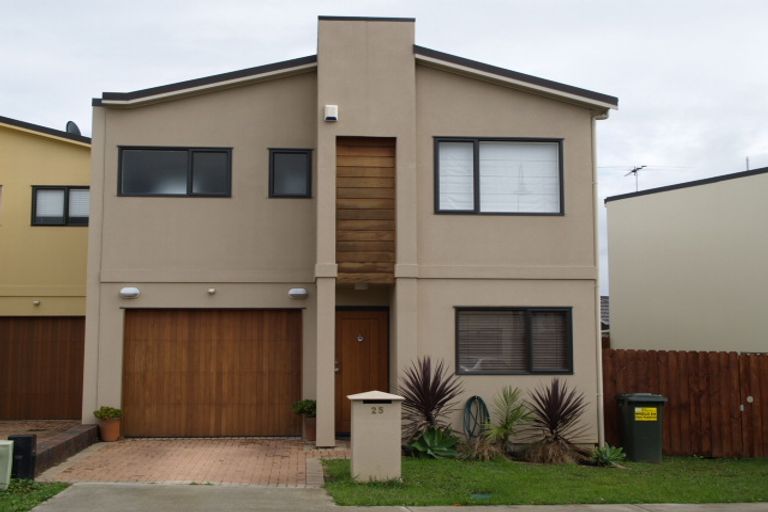Photo of property in 25 Puma Drive, Golflands, Auckland, 2013