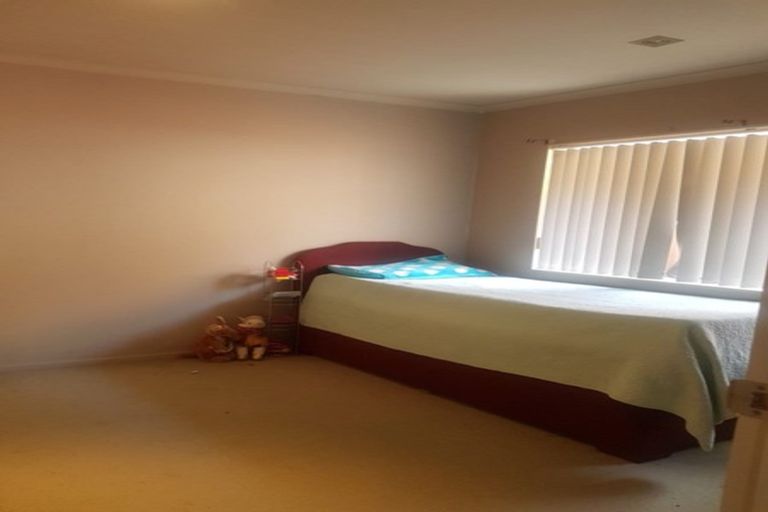 Photo of property in 2 Senator Drive, Manurewa, Auckland, 2105