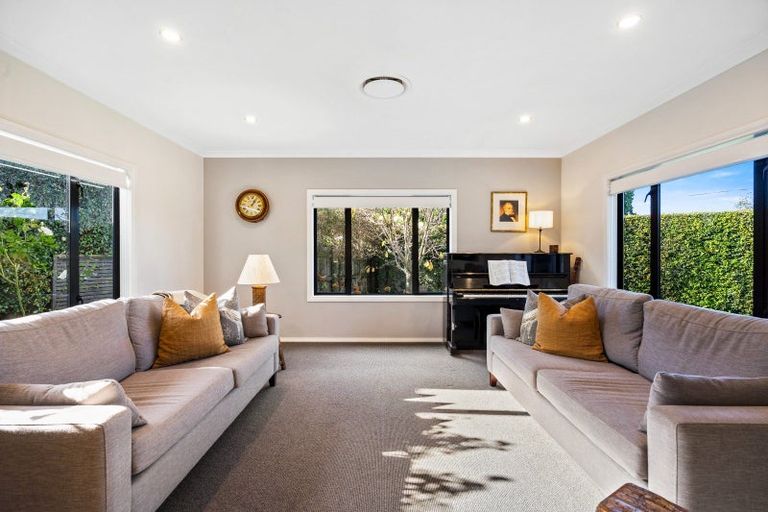 Photo of property in 27 Napier Street, Jervoistown, Napier, 4112