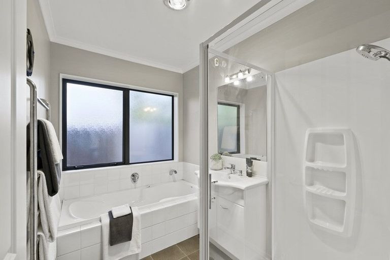 Photo of property in 60 Seamount Drive, Red Beach, 0932