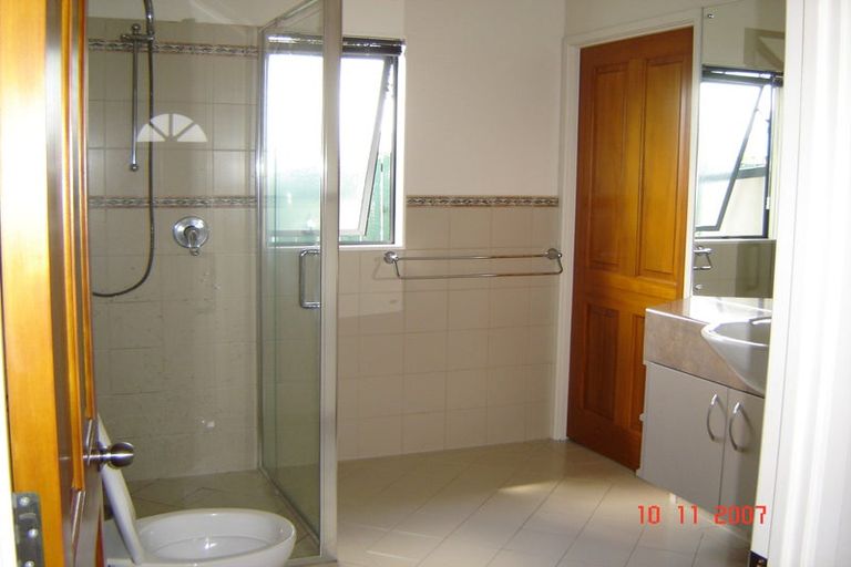 Photo of property in 76 Edgewater Drive, Pakuranga, Auckland, 2010