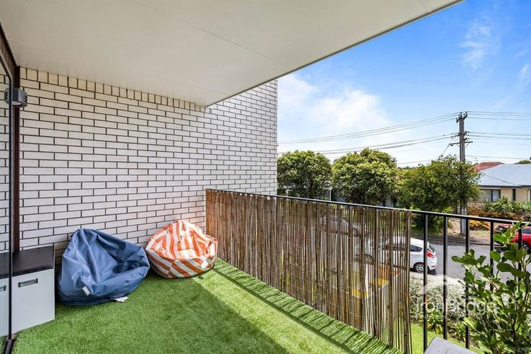 Photo of property in 9/18 Titoki Street, Te Atatu Peninsula, Auckland, 0610