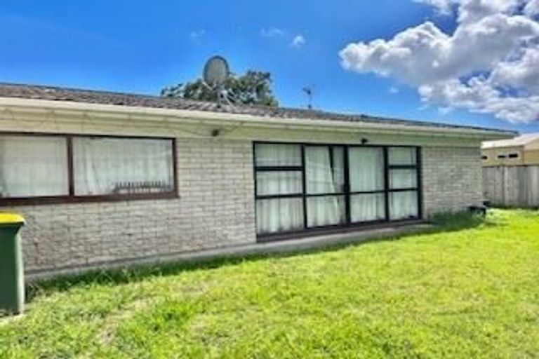 Photo of property in 80a Millbrook Road, Henderson, Auckland, 0612