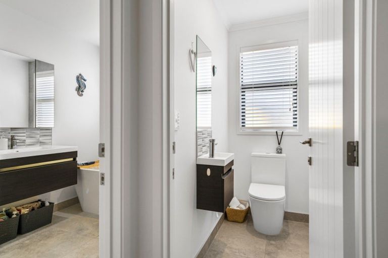 Photo of property in 31 Ridge Drive, Omokoroa, 3114