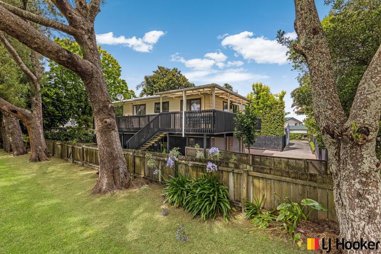 Photo of property in 2/187 Carnoustie Drive, Wattle Downs, Auckland, 2103