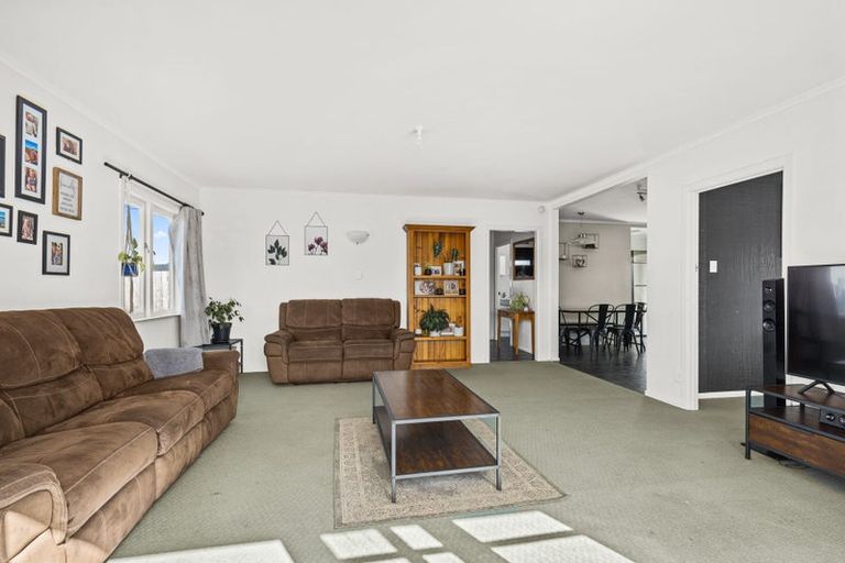 Photo of property in 73a Awaroa Road, Helensville, 0800