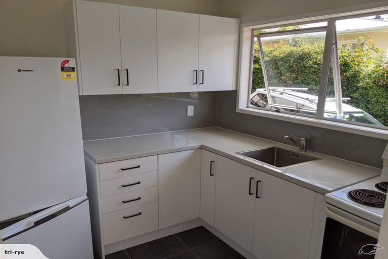 Photo of property in 2/13 Dolbear Street, Titirangi, Auckland, 0604