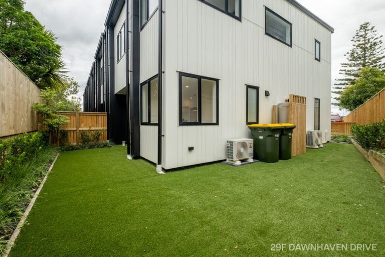 Photo of property in 27a Dawnhaven Drive, Te Atatu Peninsula, Auckland, 0610