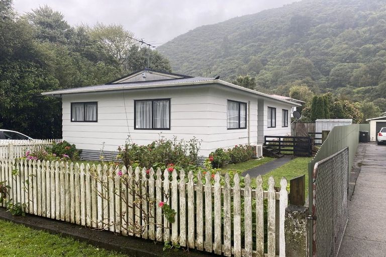 Photo of property in 36a Black Beech Street, Birchville, Upper Hutt, 5018
