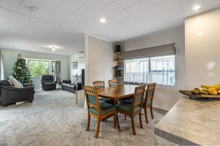 Photo of property in 50 Athena Drive, Totara Vale, Auckland, 0629