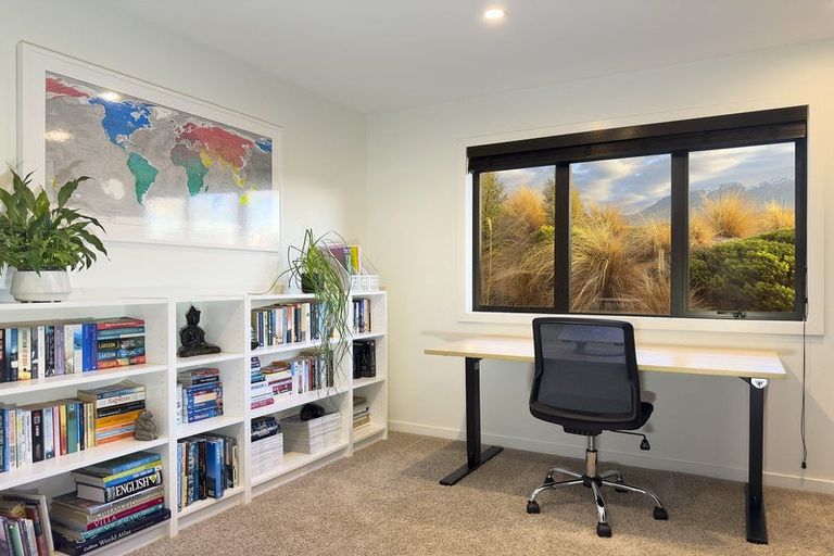 Photo of property in 6a Kinross Lane, Jacks Point, Queenstown, 9371