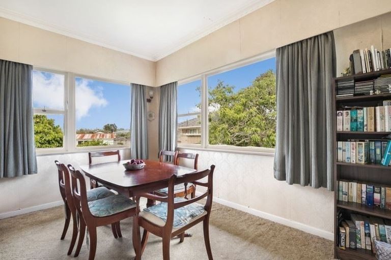 Photo of property in 10 Scanlen Terrace, Kelston, Auckland, 0602