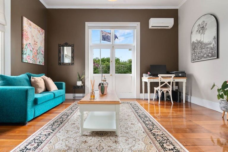 Photo of property in 463 High Street South, Carterton, 5713